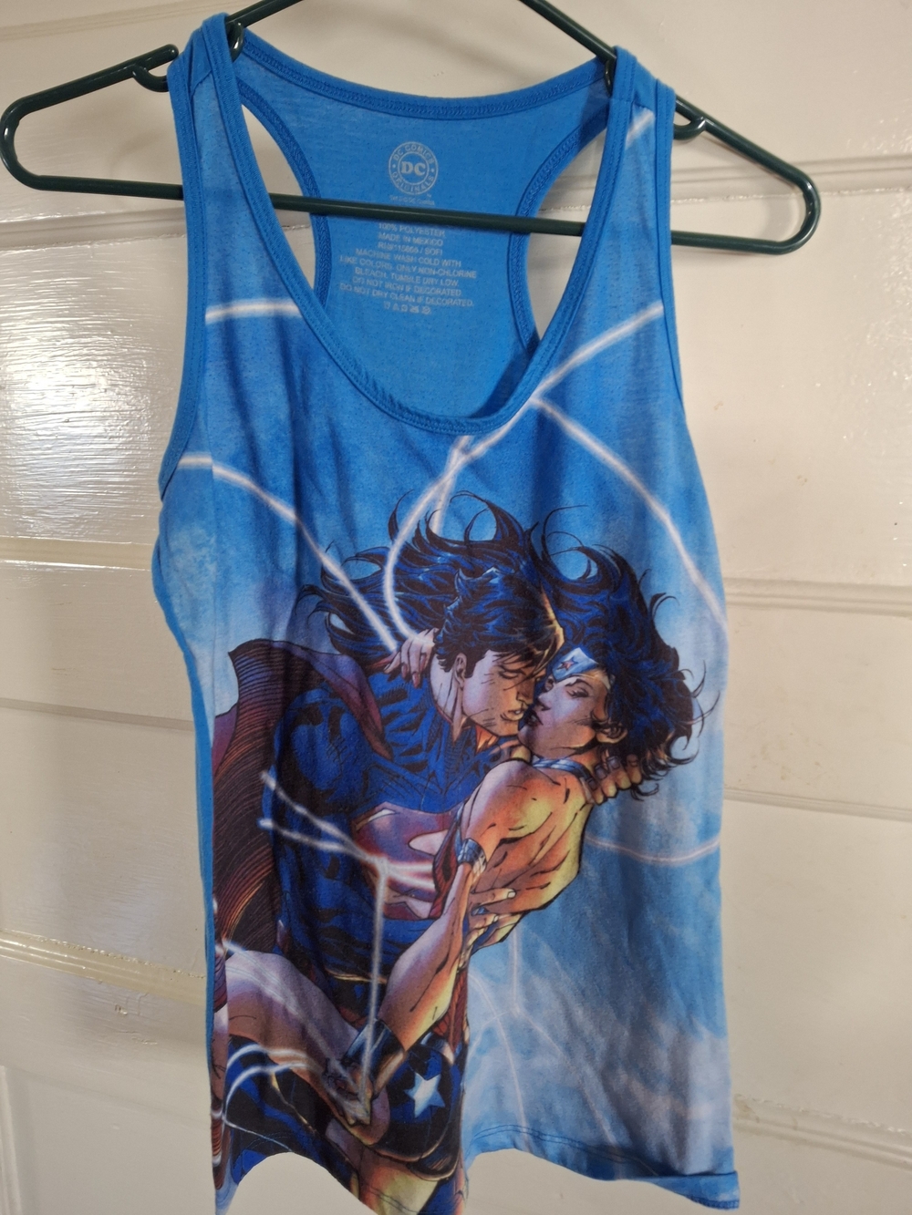 DC Comics Superman Wonder Woman Graphic Racerback Tank – M – CFD 137